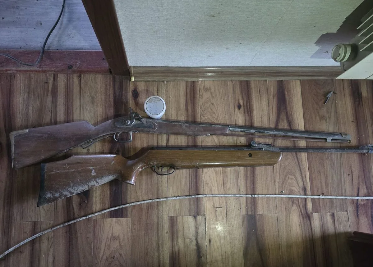 Areszt dla 41-latka. Lubelska policja znalazła broń i blisko 3 kg marihuany