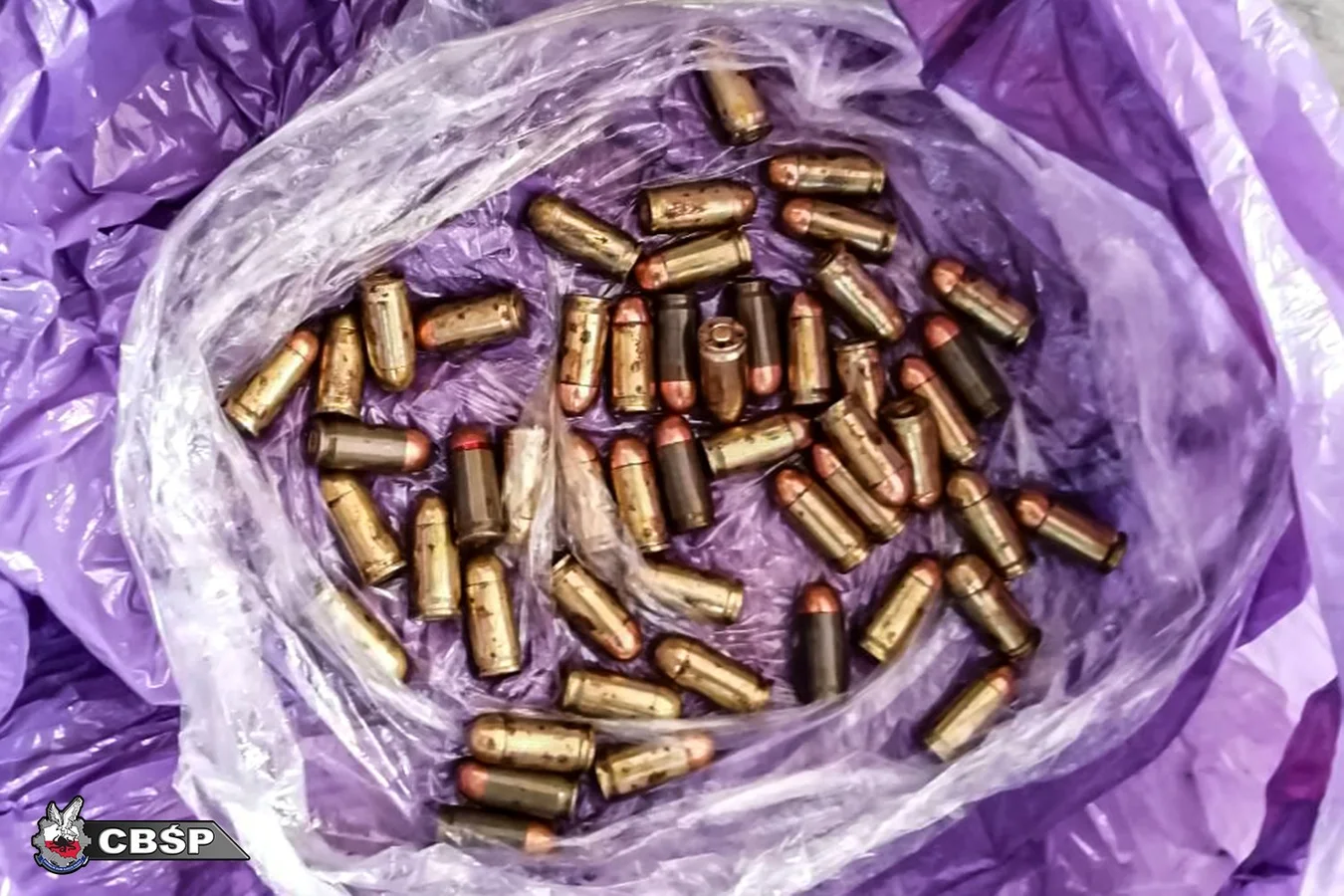 Lubelska policja pomogła rozbić gang od napadów na tytoń. 13 osób przed sądem, potężny arsenał broni zabezpieczony