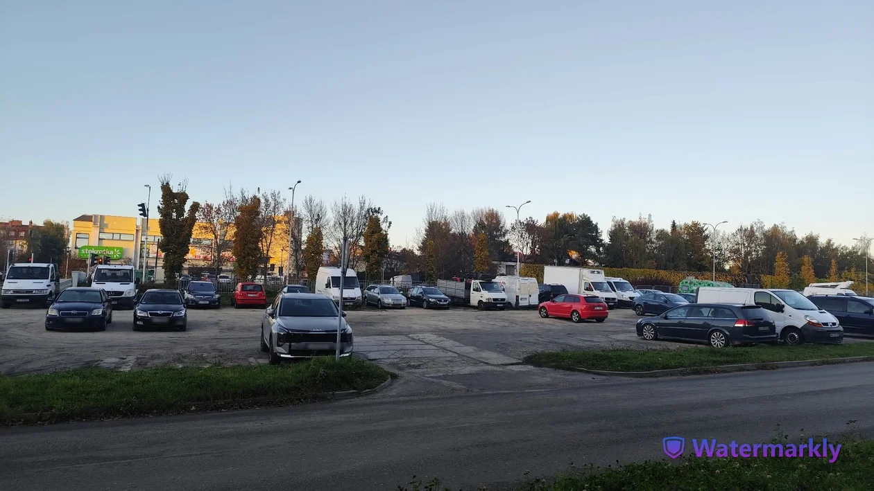 Dzielnica Czechów Północny. Koniec z parkowaniem w błocie. Idzie wyczekiwana zmiana przy parafii