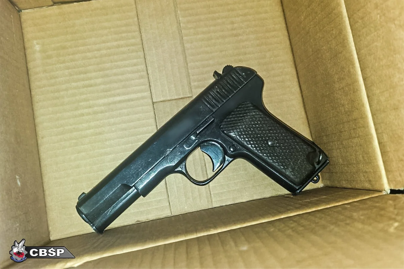 Lubelska policja pomogła rozbić gang od napadów na tytoń. 13 osób przed sądem, potężny arsenał broni zabezpieczony