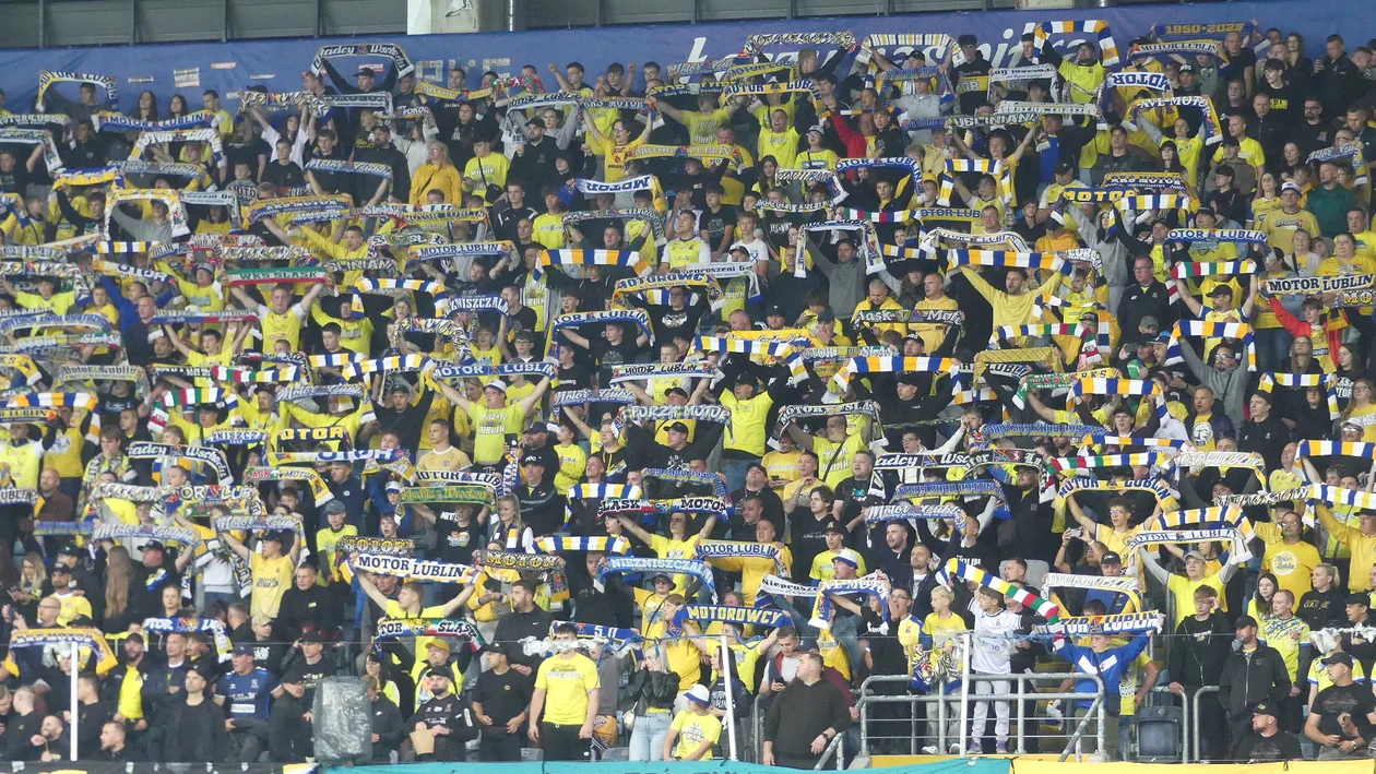 Niesamowita atmosfera na meczach Motoru Lublin! Taki fanatyczny doping panuje na Motor Lublin Arenie. Zdjęcia - Zdjęcie główne