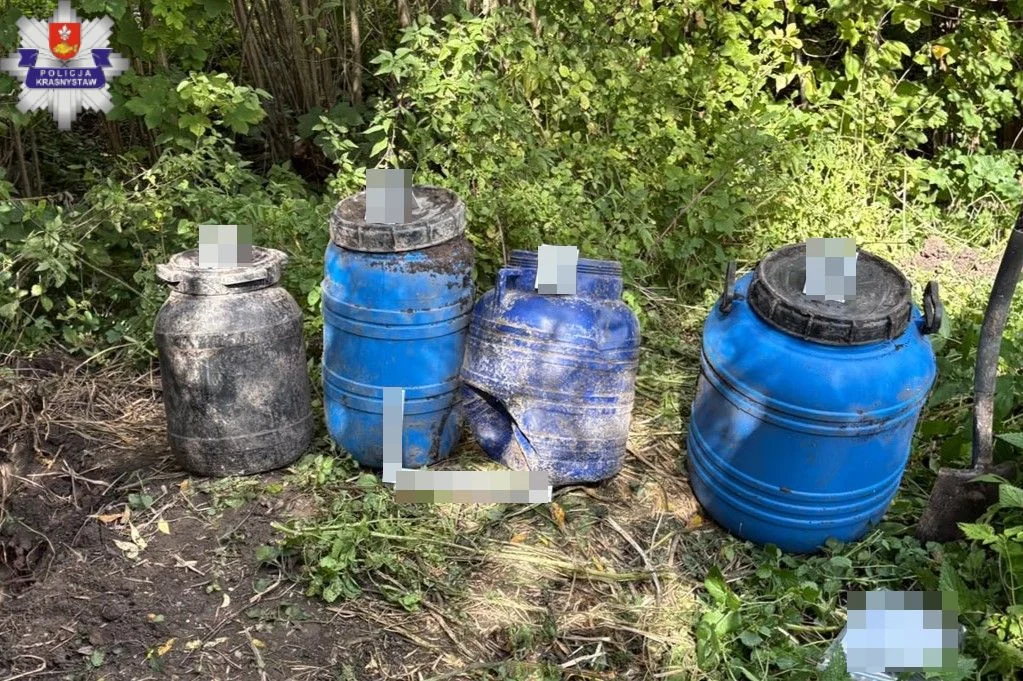 12 kg narkotyków zakopanych w beczkach w woj. lubelskim. Policja przechwyciła towar wart niemal 800 tys. zł