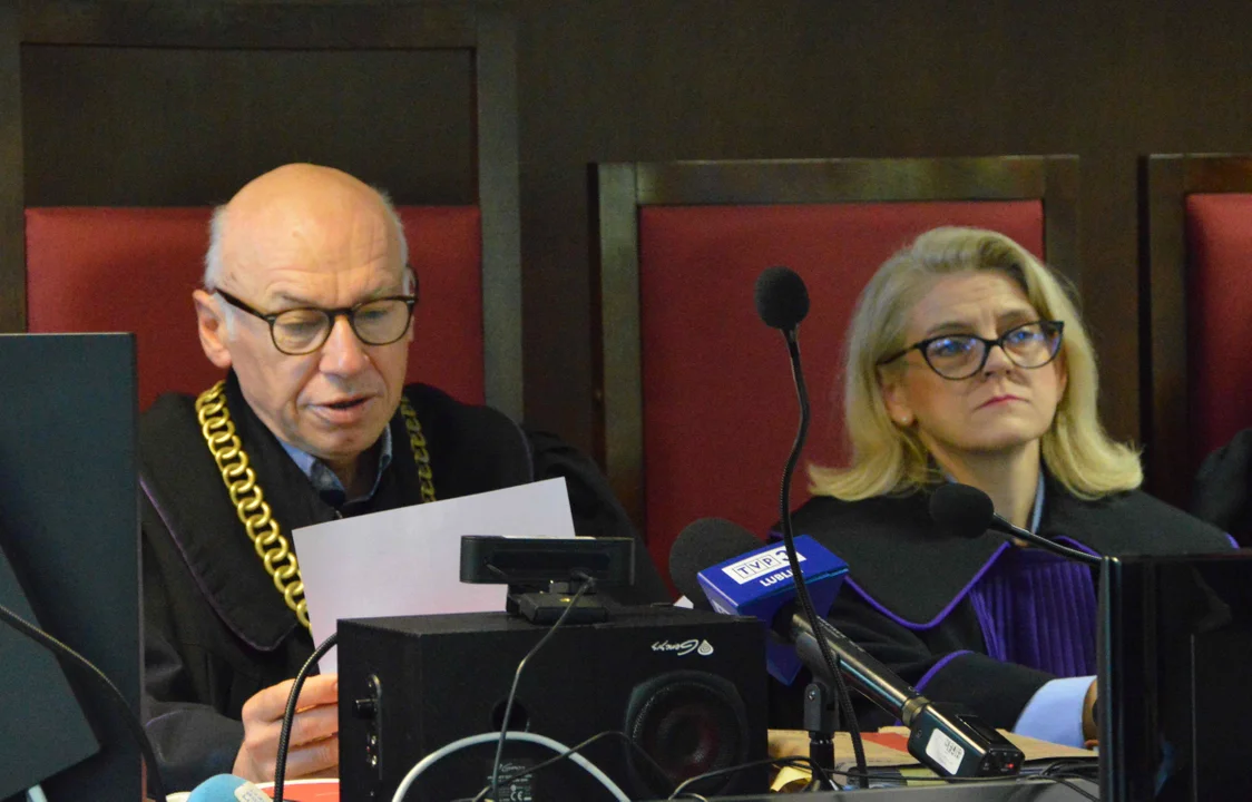 Zostawił nieprzytomną żonę na mrozie, wcześniej ją dotkliwie pobił. Według sądu to nie było zabójstwo